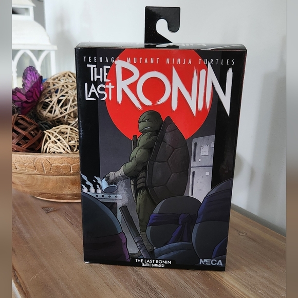 Teenage Mutant Ninja Turtles: The Last Ronin โ Battle Damaged Figure by NECA NIB - Picture 16 of 16